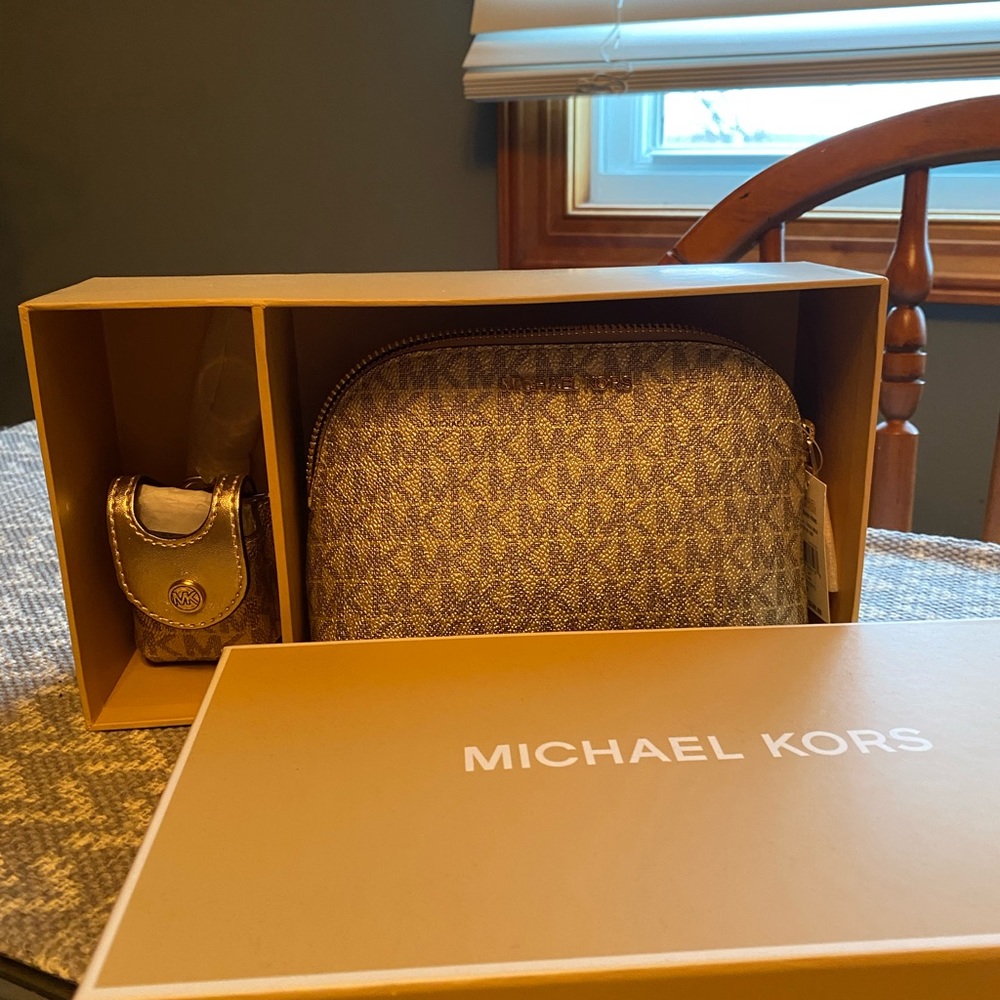 Net Michael Kors cosmetic bag and keychain set